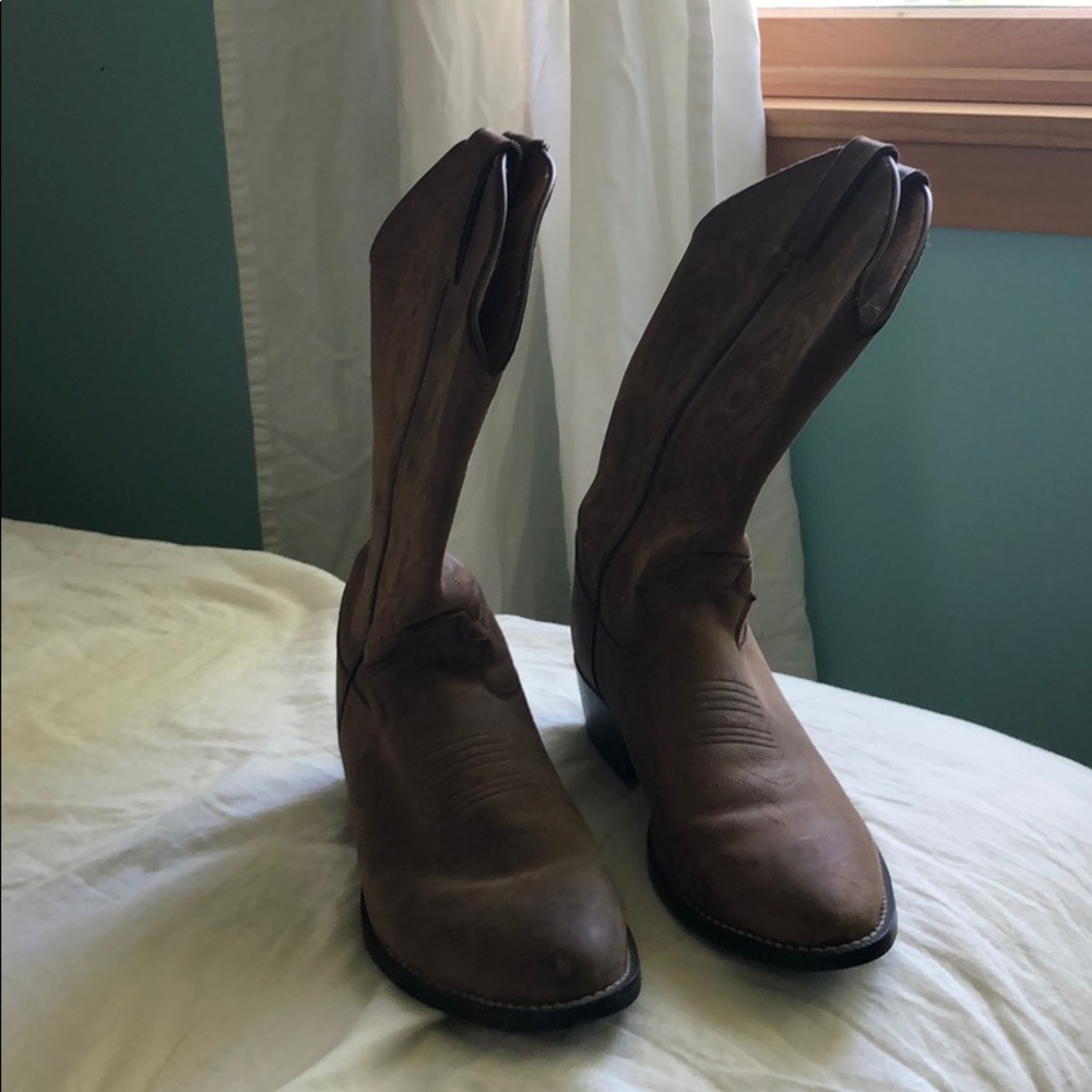 Justin Boot — slight point - Picture 3 of 3